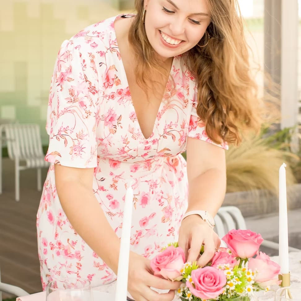 Wedding planner setting tablescape